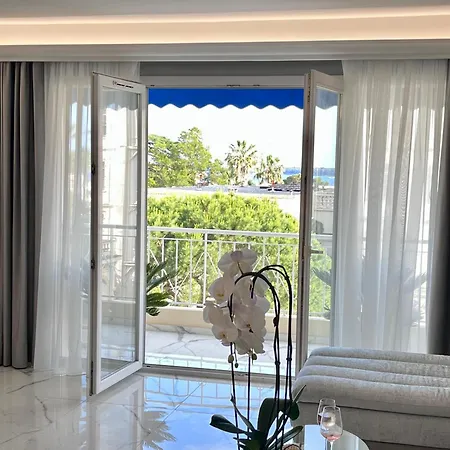 Coral Rouge, You Luxury In 戛纳