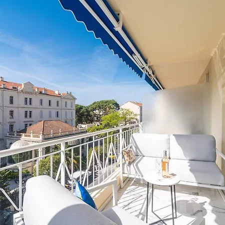 Coral Rouge, You Luxury In